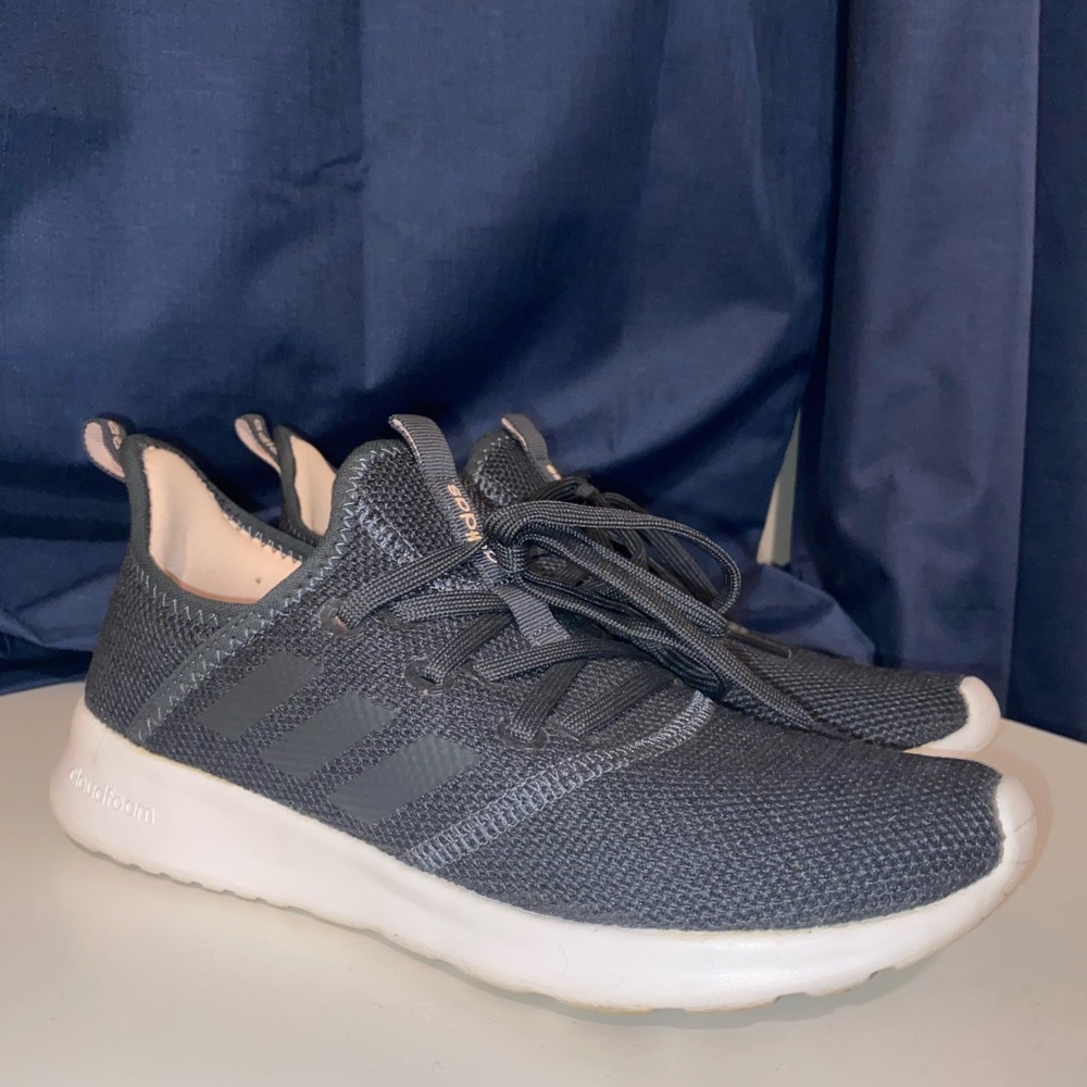 Woman’s adidas cloudfoam size 8